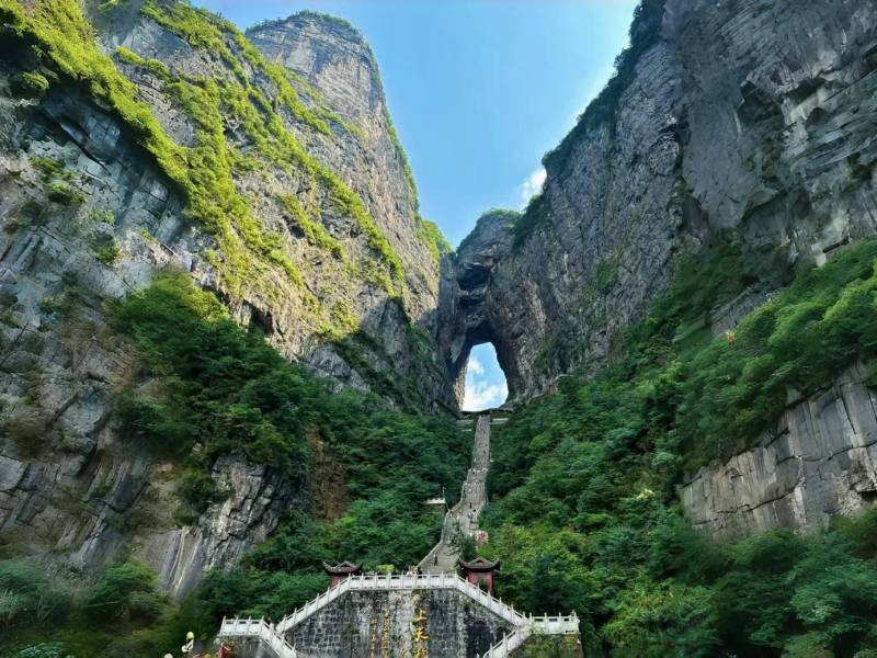 Zhangjiajie has 2580 seats for five days and four nights, with a minimum order of 8 small bags for two people